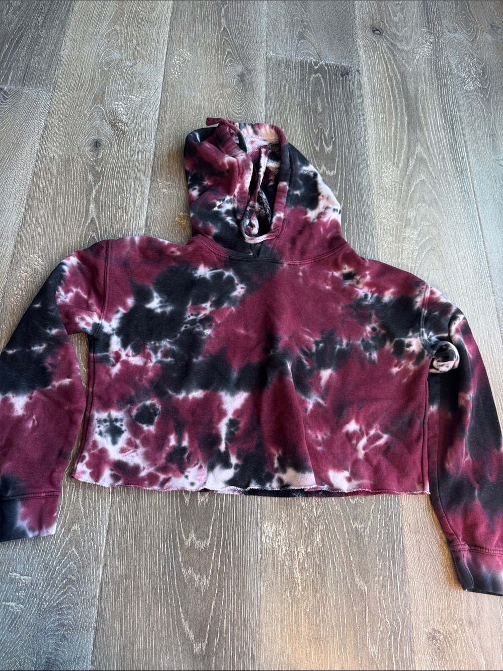 Cropped Tie-Dye Hoodie in Burgundy, Black & White AZ0706